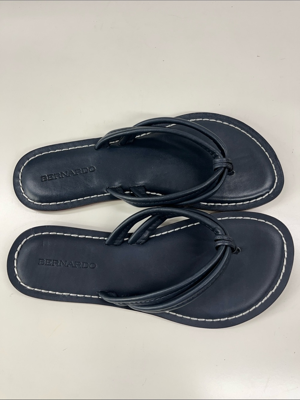 Bernardo Navy Leather Knot Toe Thong Sandals - Picture 4 of 6